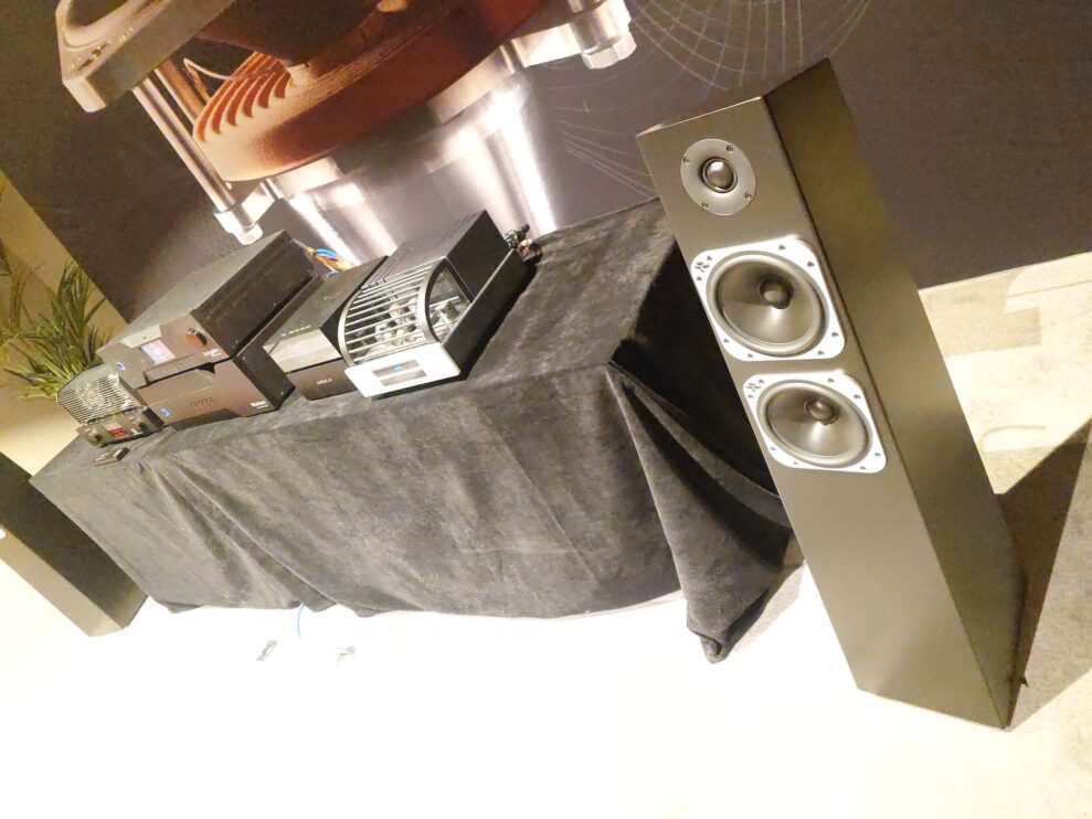 9 Saxx Pause Totem Tribe Tower Thunderbird