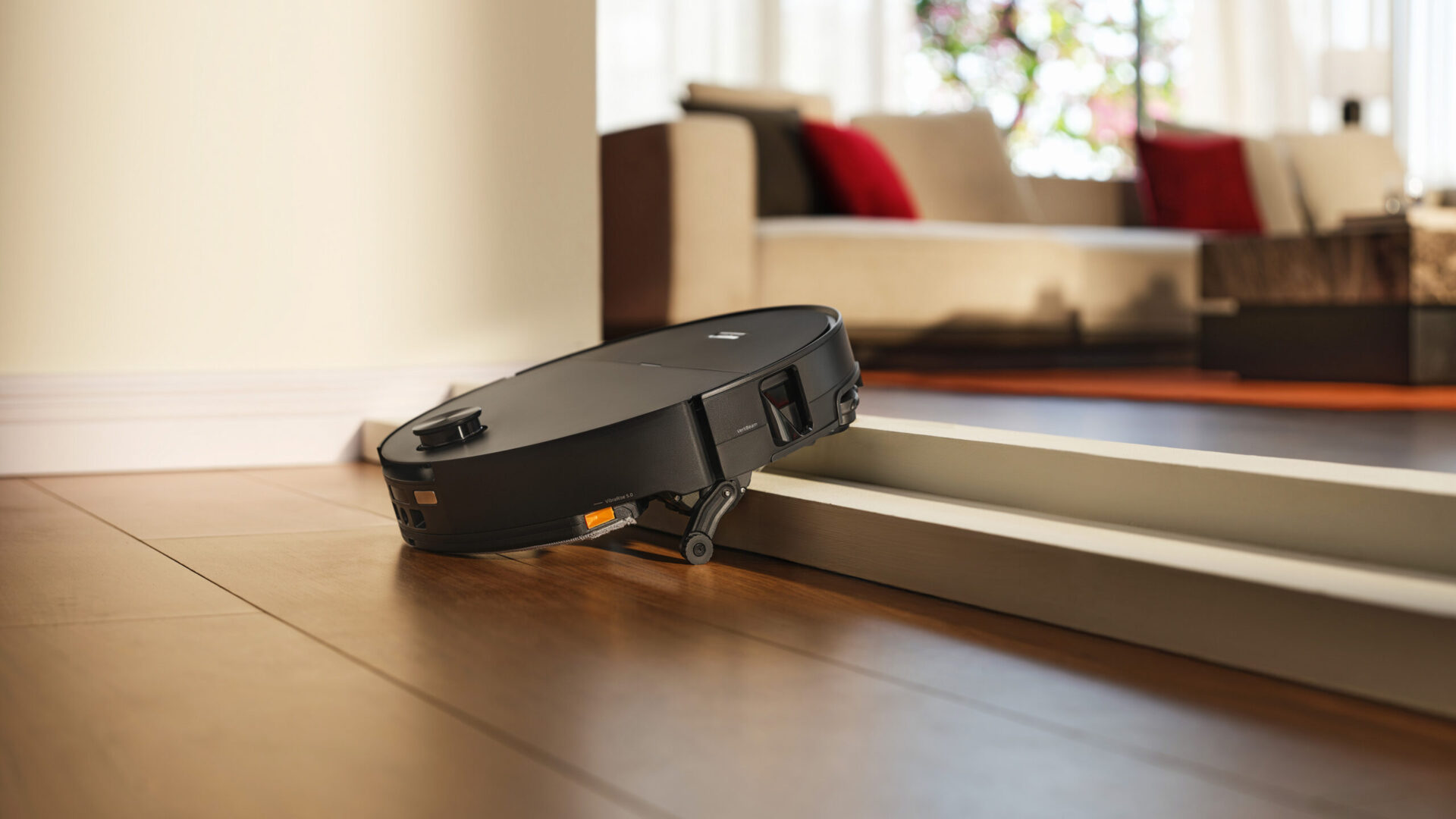 Roborock Saros 20 Sonic: Över svenska trösklar och under svenska soffor