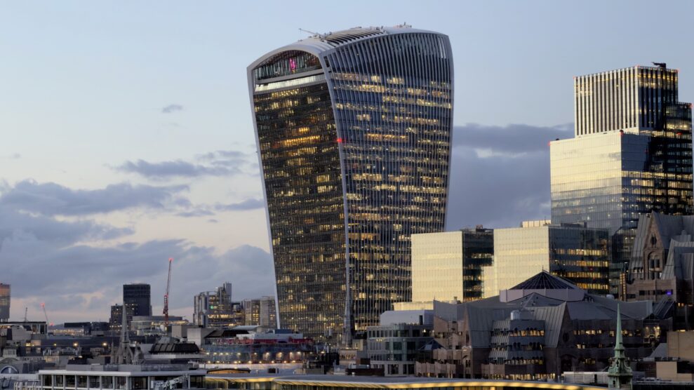 iphone-17-pro-max_7_tele-989x556 iphone-17-pro-max_7_tele-989x556