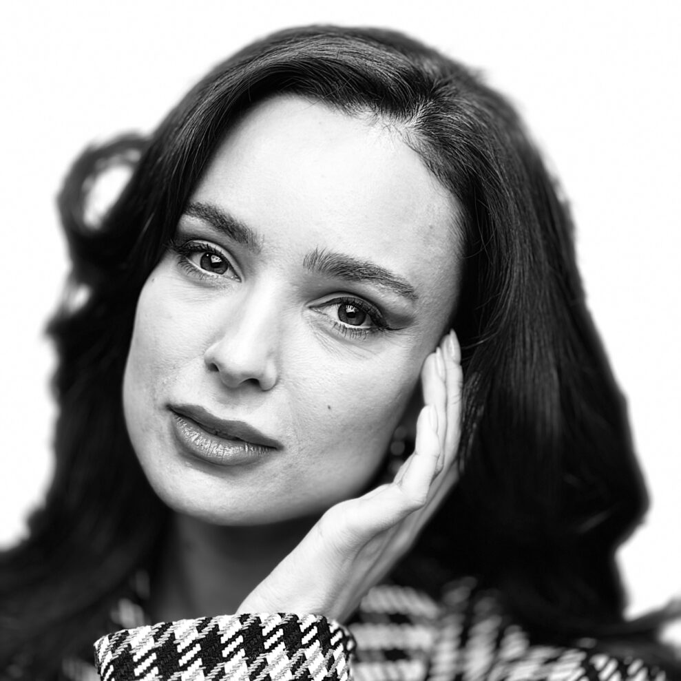 iphone-17-pro-max_9_bw_portrait-989x989 iphone-17-pro-max_9_bw_portrait-989x989