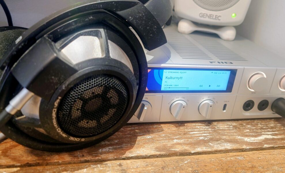 Fiio K17 desktop med lurar