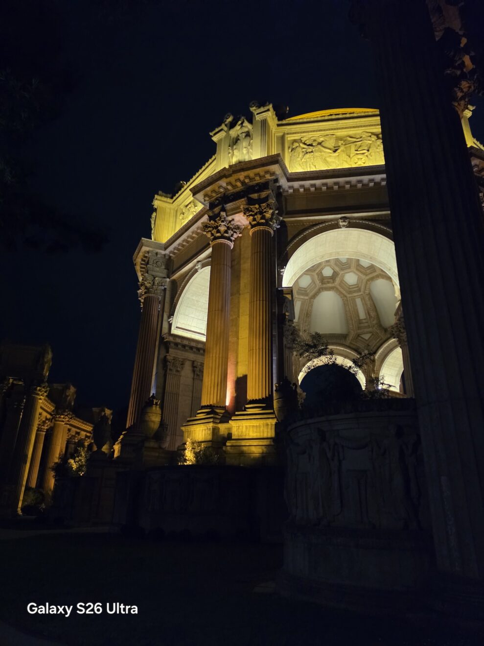 Galaxy S26 Ultra night (web)