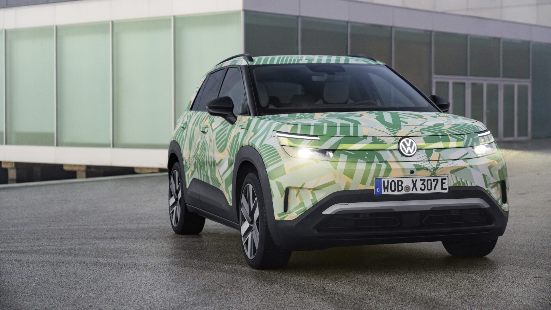 VW ID. Cross: Kompakt elbil med V2L, 436 km räckvidd och trafikljusassistent