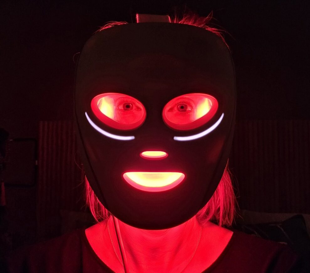 Shark Cryo Glow Mask 2