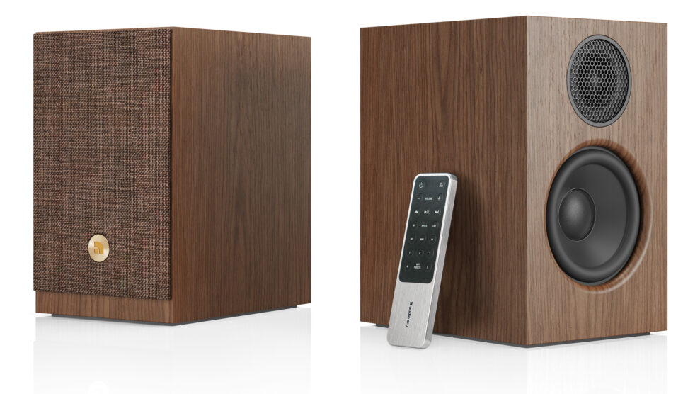 wireless-multiroom-speaker-A28-W-walnut-angle1-remote3-airplay2-google-cast-chromecast-AudioPro