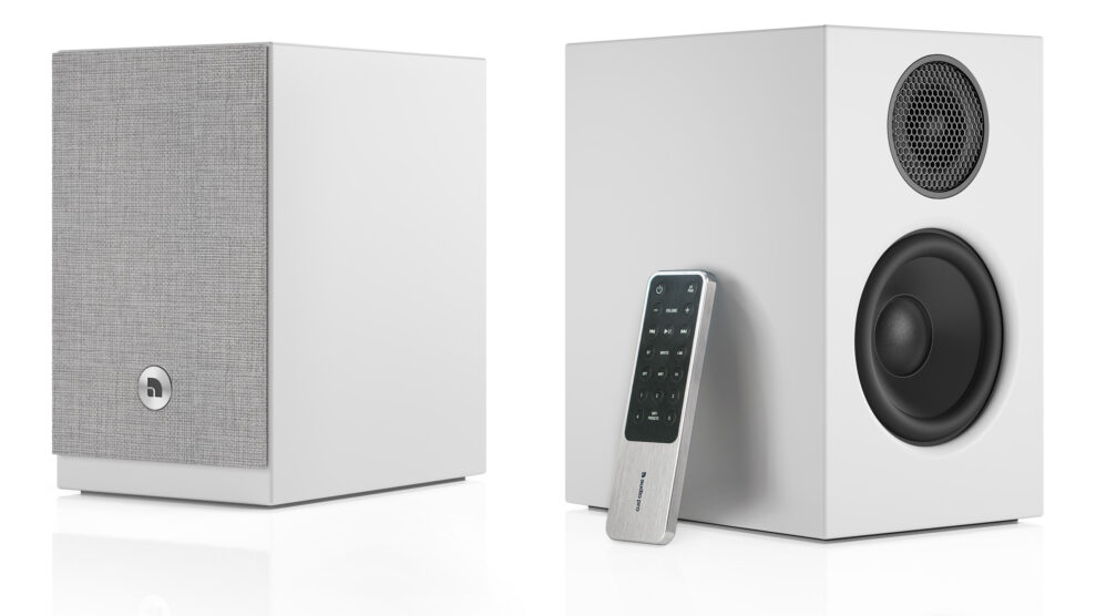 wireless-multiroom-speaker-A28-W-white-angle1-remote3-airplay2-google-cast-chromecast-AudioPro