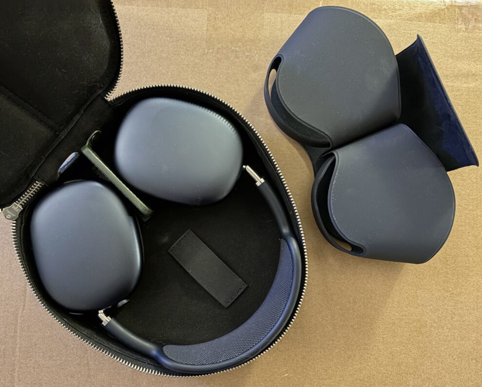 AirPods Max 2 case web