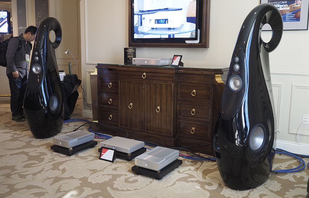 Ayre fyller 20 år och går hela vägen