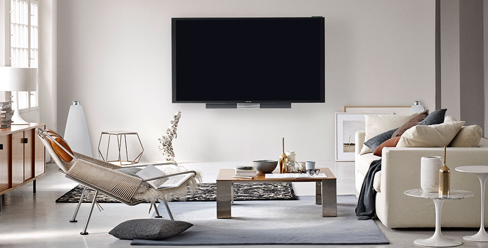 BeoLab 20 white Lifestyle with BeoVision 85