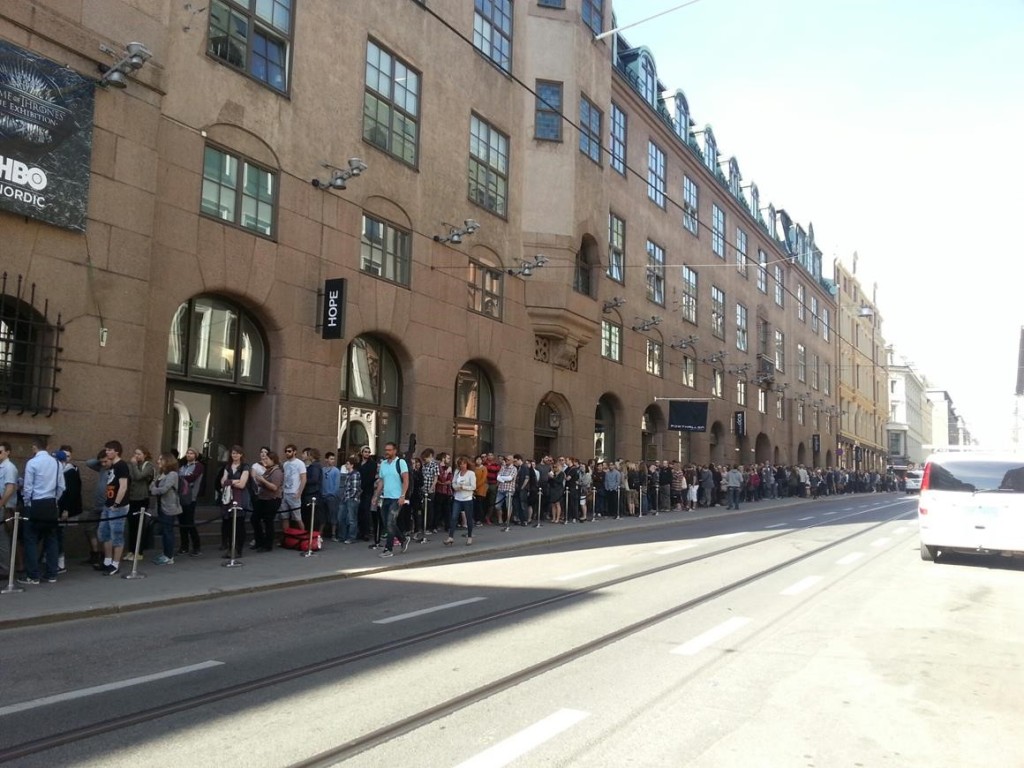 Rekordstort intresse för Game of Thrones-utställningen 4 Game of Thrones utstilling kø