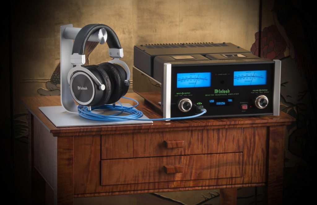 McIntosh MHA150 Table USB with MHP1000 hi res 8467