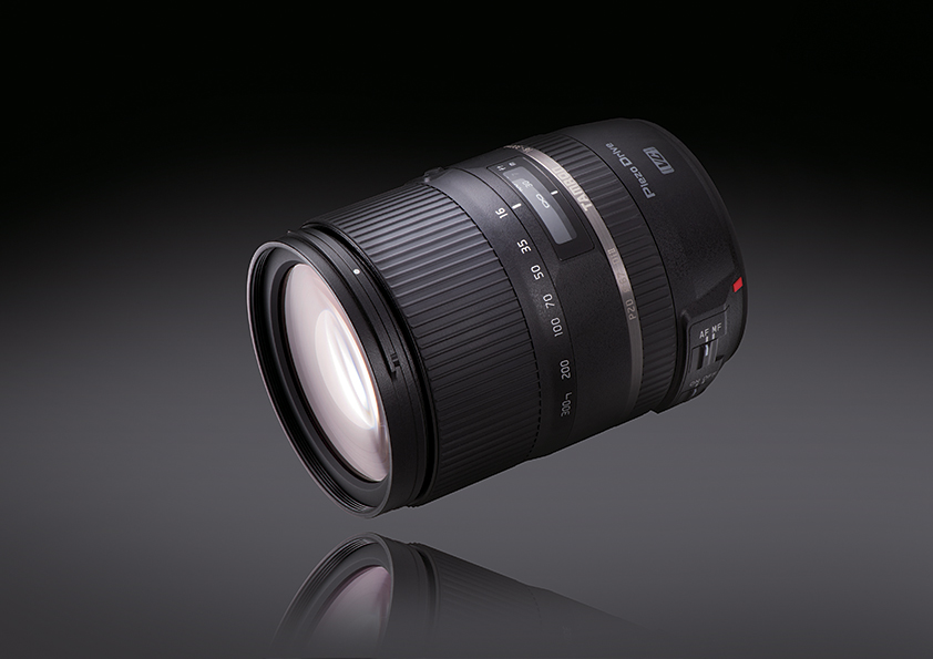 Tamron stänger ute ruskvädret