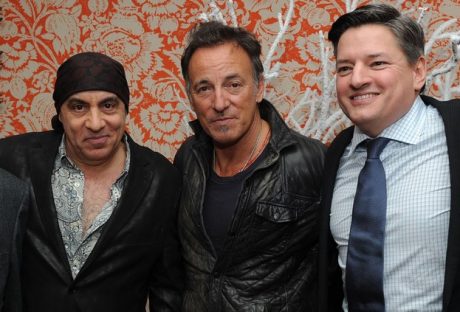 Springsteen tar Broadway till Netflix 2 Little Steven, Bruce Springsteen och Netflix’ Ted Sarandos på Lilyhammer-premiären i New York. Foto: Getty Images