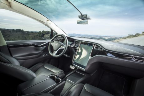 Framtidsbilen som kör själv 9 Tesla Model X cockpit 9767